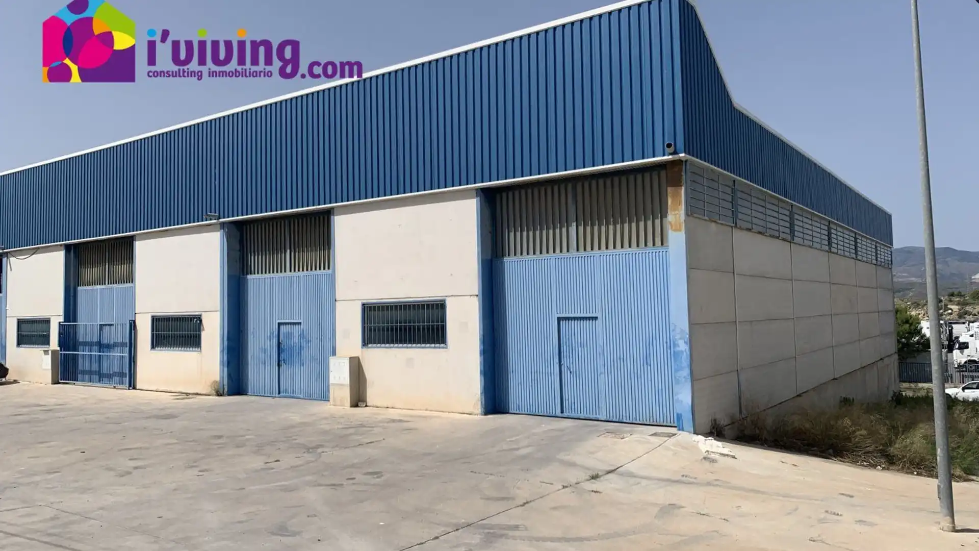 Außenansicht von Fabrikhallen zur Miete in Cantoria