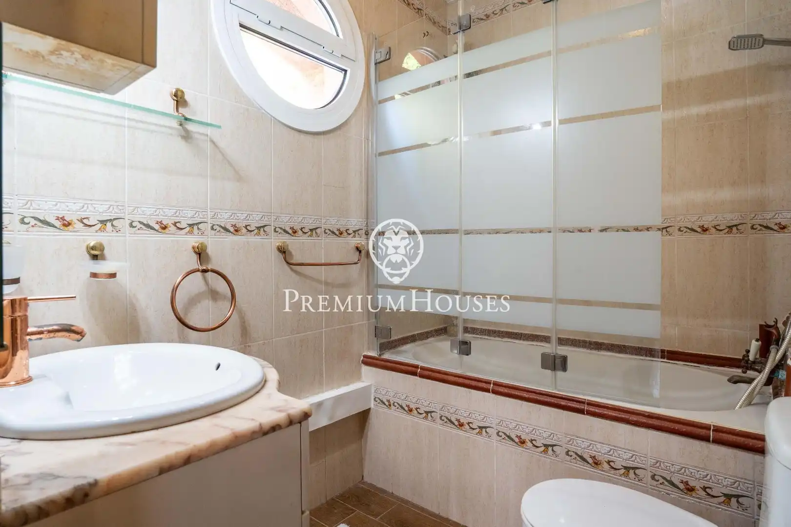 Bathroom of Houses for sale in Gavà  with Heating, Private garden and Terrace