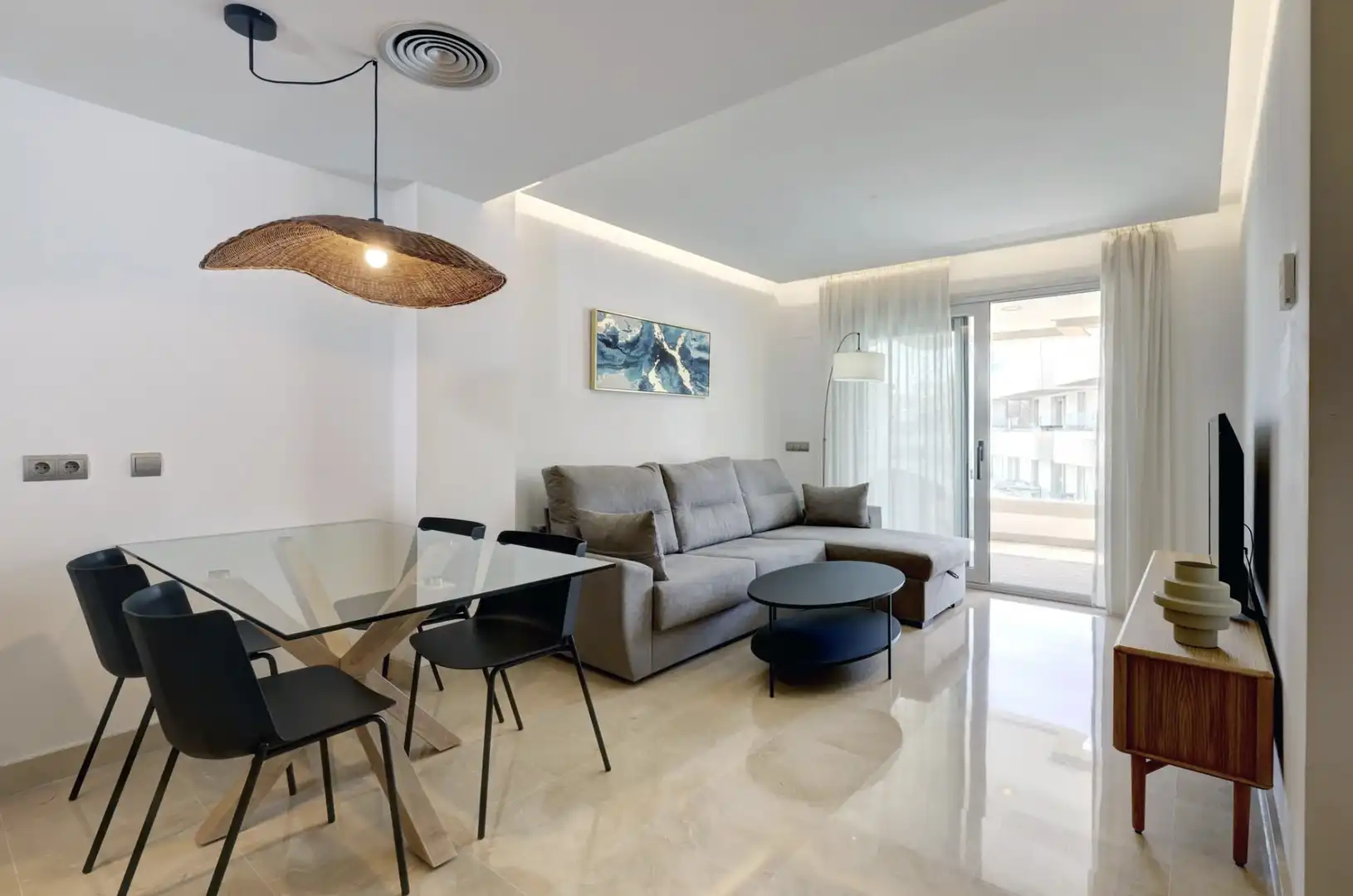 Sala de estar de Apartamento en venta en Marbella con Aire acondicionado, Piscina y Amueblado