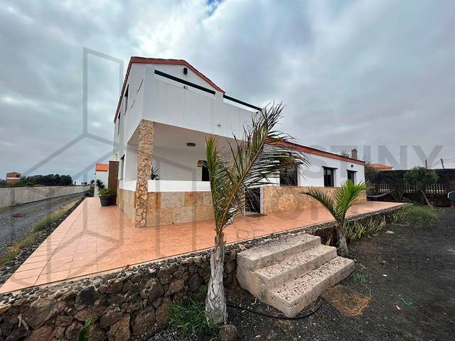 Casa-chalet en Venta en Majanicho en Lajares