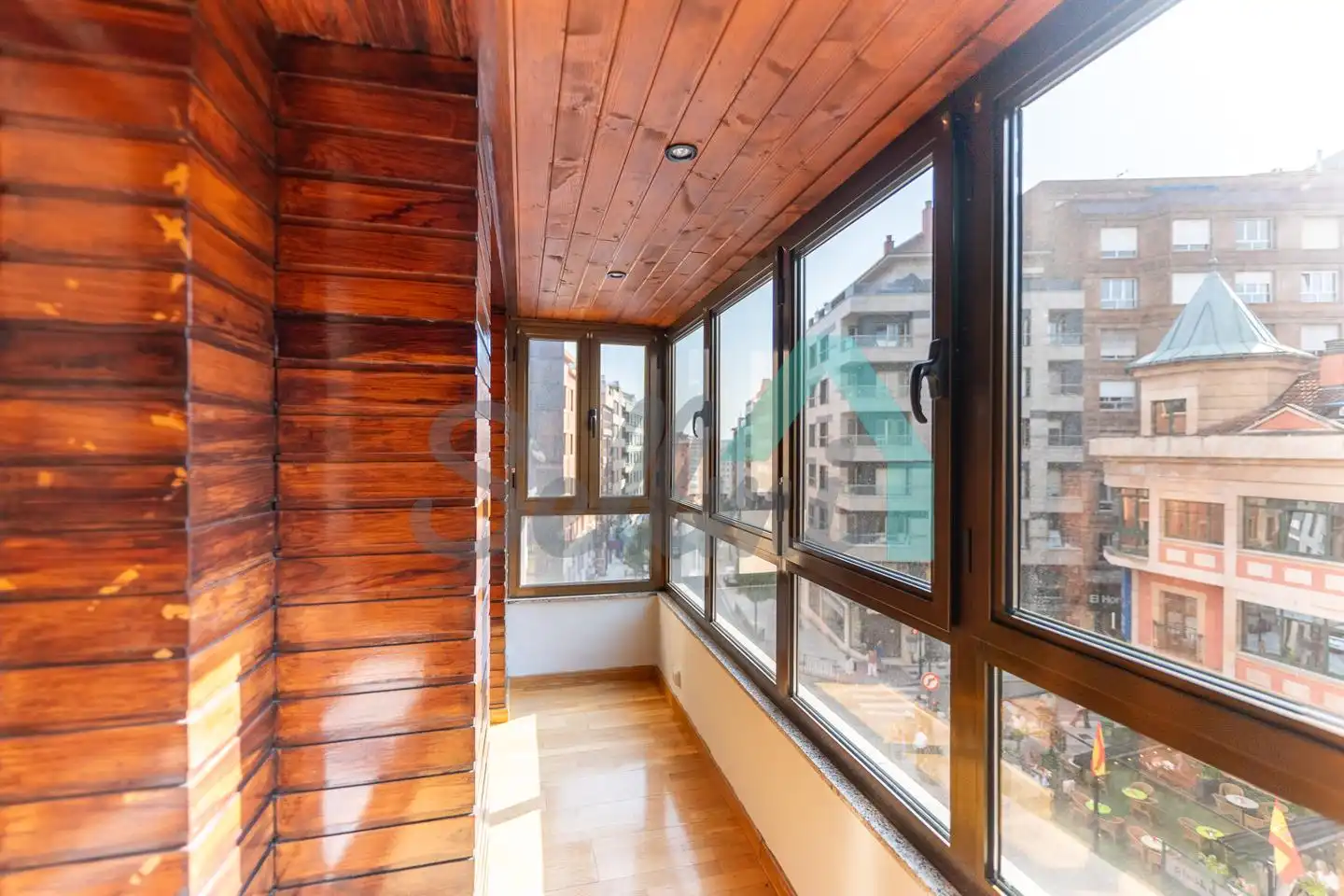 Terrassa de Pis en venda en Oviedo  amb Calefacció, Parquet i Terrassa