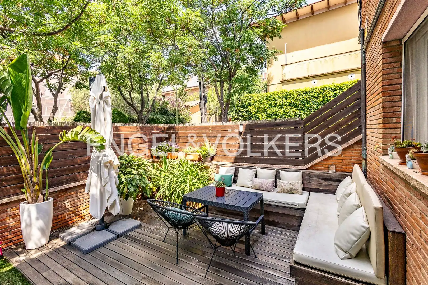 Terrassa de Apartament en venda en Esplugues de Llobregat amb Aire condicionat, Calefacció i Jardí privat