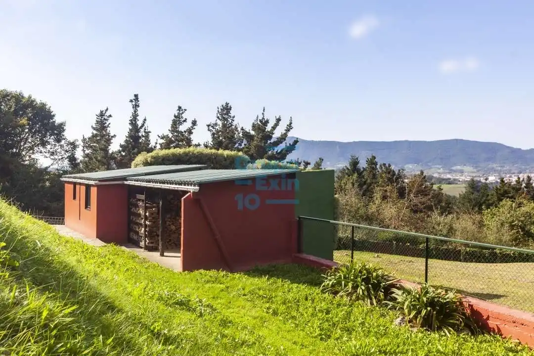 Vista exterior de Casa o xalet en venda en Irun  amb Calefacció i Jardí privat