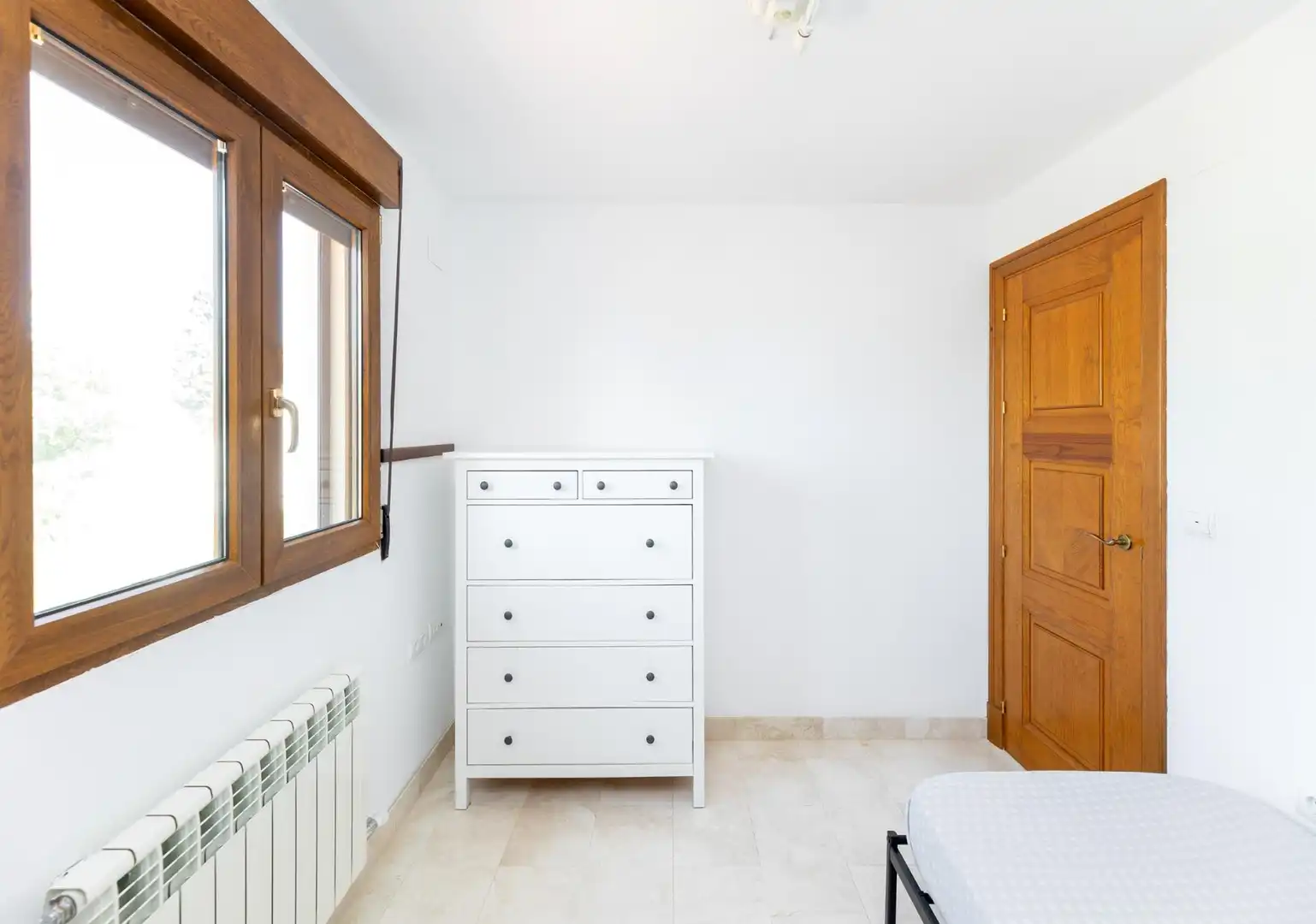 Schlafzimmer von Haus oder Chalet zum Verkauf in Albolote mit Klimaanlage, Heizung und Privatgarten