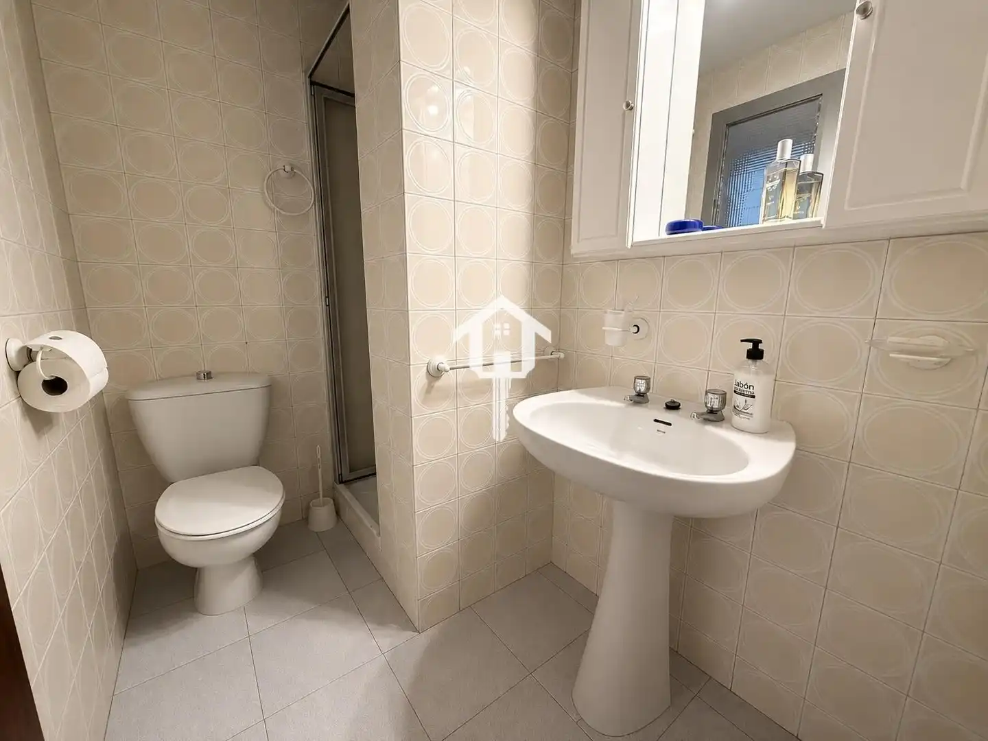 Baño de Piso en venta en Alicante / Alacant con Aire acondicionado, Amueblado y Balcón