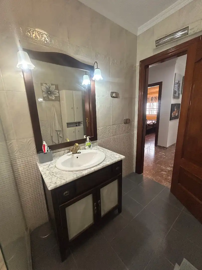 Bany de Casa o xalet en venda en Alhaurín de la Torre amb Aire condicionat, Jardí privat i Terrassa