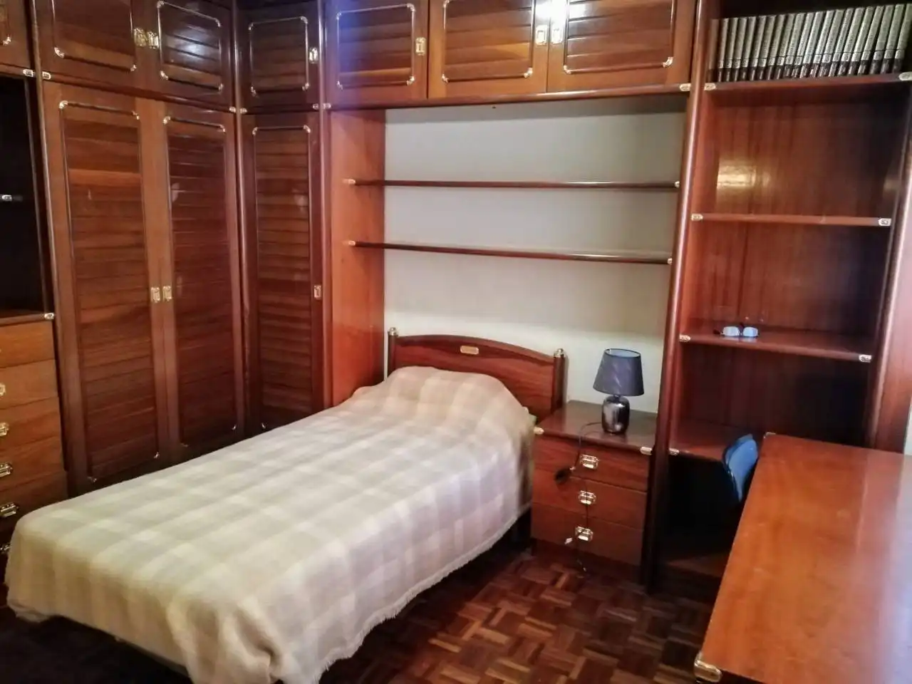 Bedroom of Flat for rent in Burgos  with Heating, Parquet flooring and Furnished