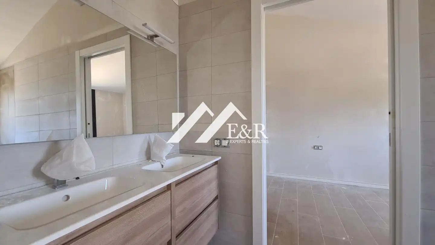 Bany de Casa o xalet en venda en Montferrer i Castellbò amb Jardí privat, Terrassa i Piscina