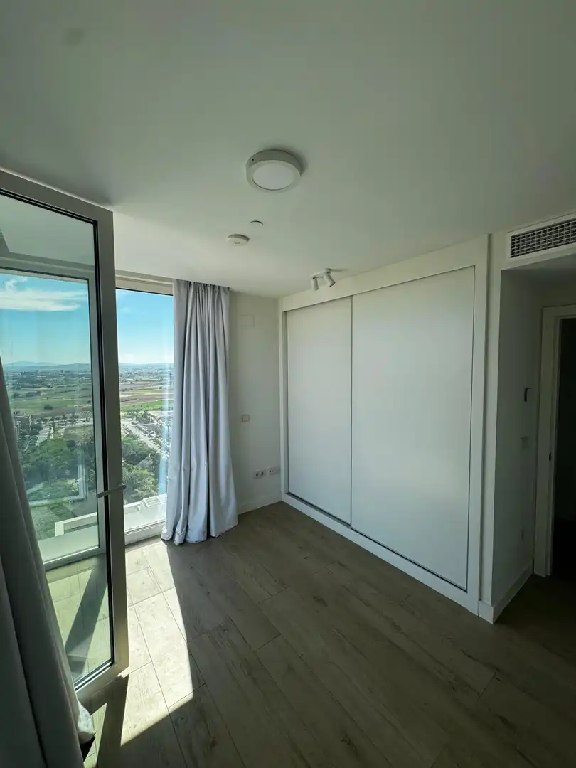 Dormitori de Apartament de lloguer en Valencia amb Aire condicionat, Jardí privat i Terrassa