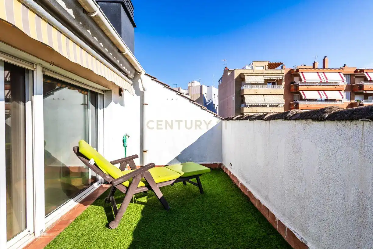 Terrasse von Einfamilien-Reihenhaus zum Verkauf in Sant Joan Despí mit Klimaanlage und Balkon