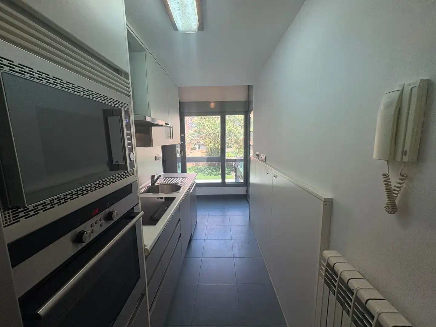 Cocina de Piso de alquiler en Madrid con Aire acondicionado, Calefacción y Jardín privado