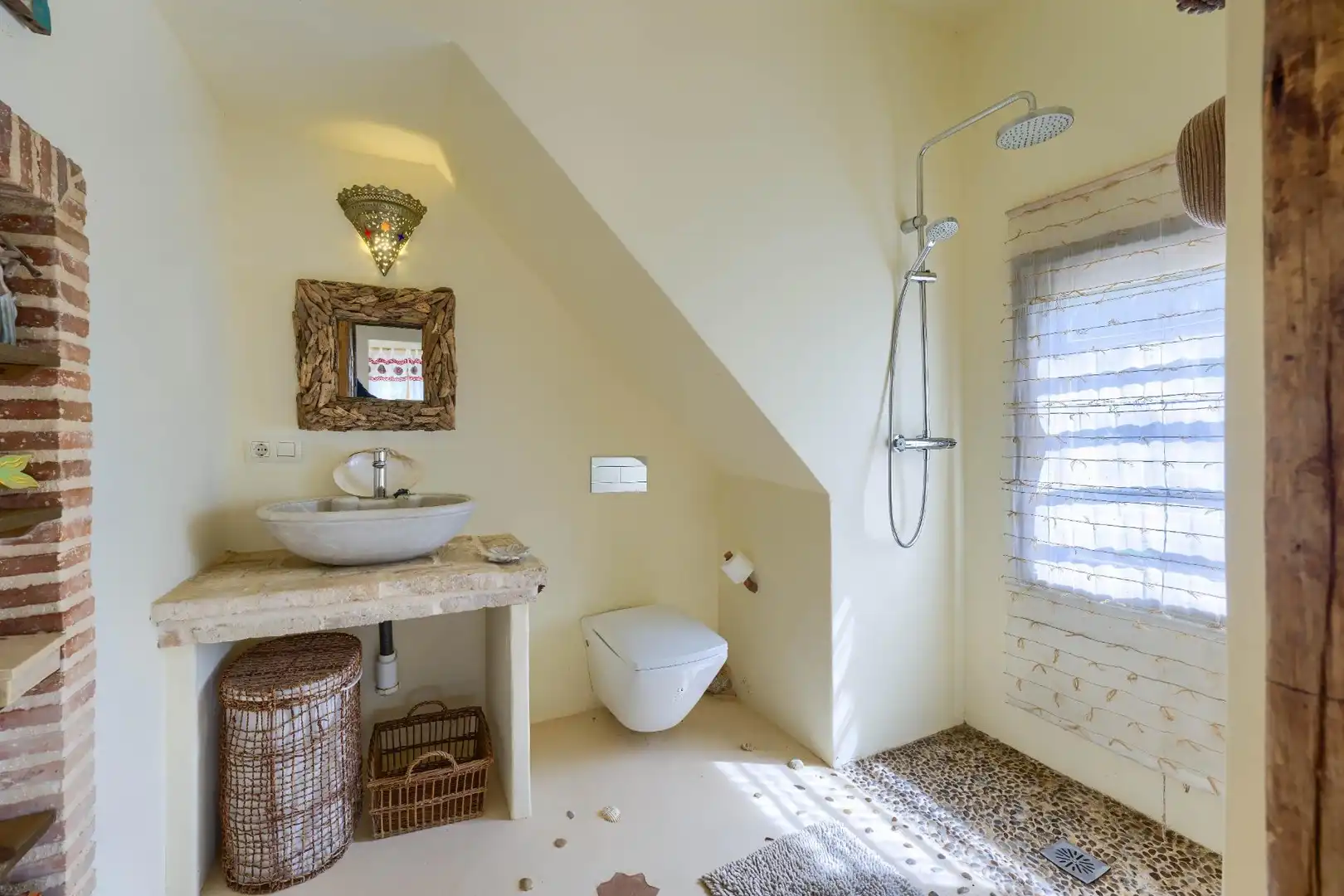 Bany de Casa o xalet en venda en Sanlúcar la Mayor amb Aire condicionat, Jardí privat i Terrassa