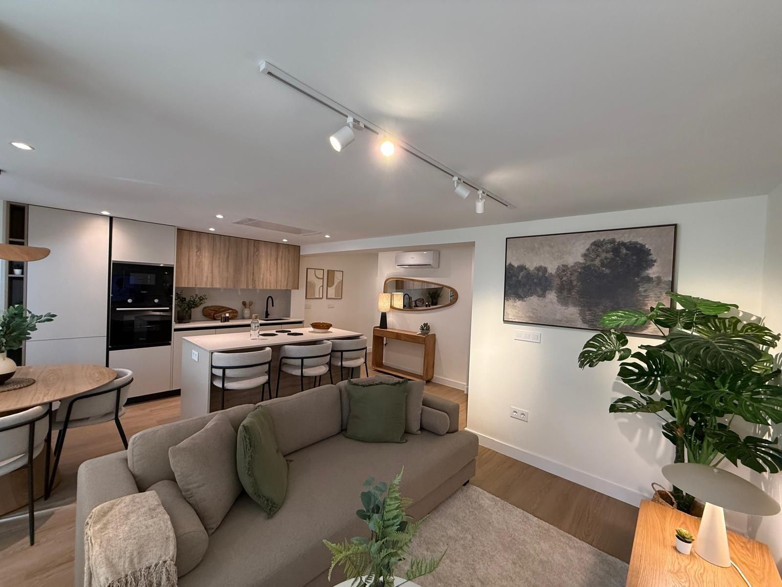 Living room of Flat for sale in  Valencia Capital  with Air Conditioner, Terrace and Furnished