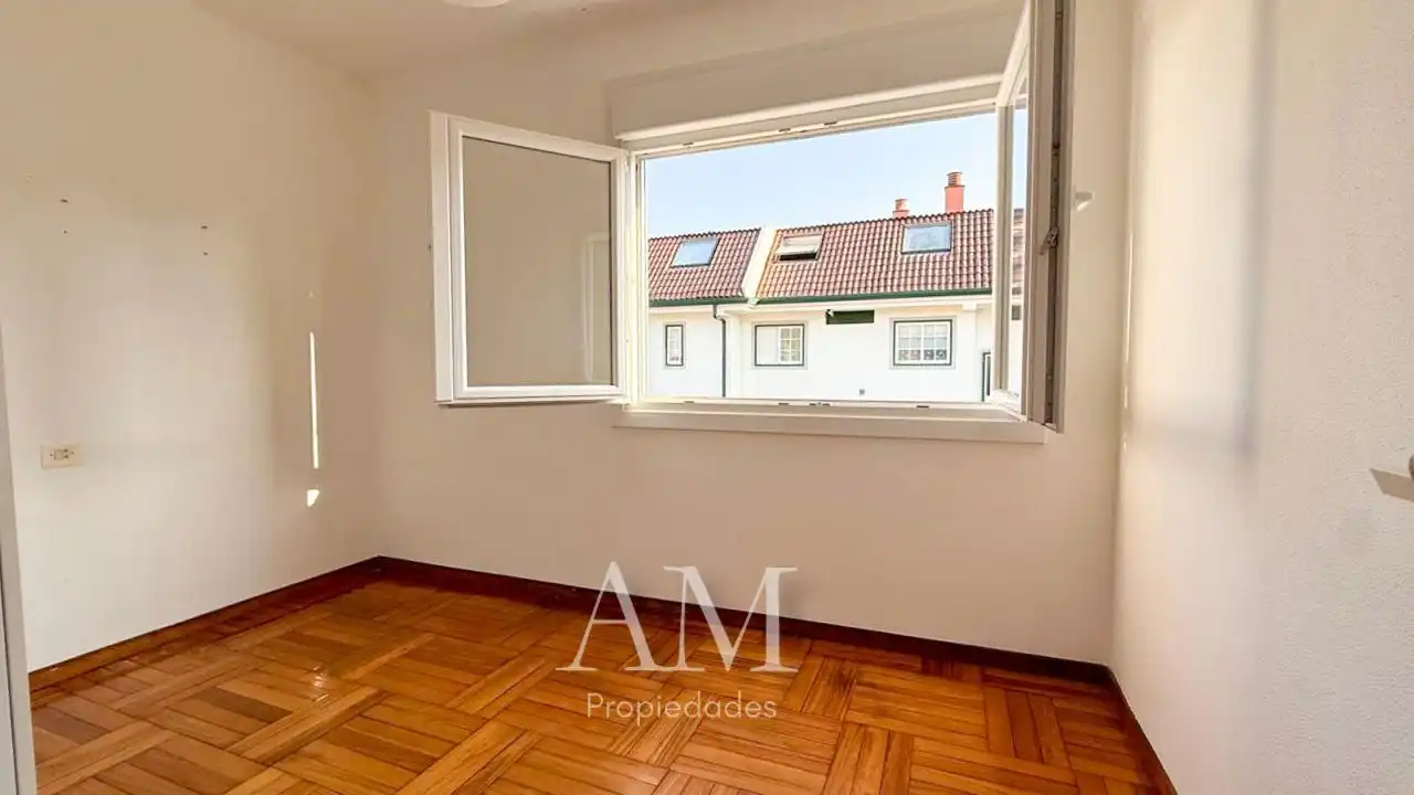 Vista exterior de Dúplex en venda en Nigrán amb Terrassa, Traster i Moblat