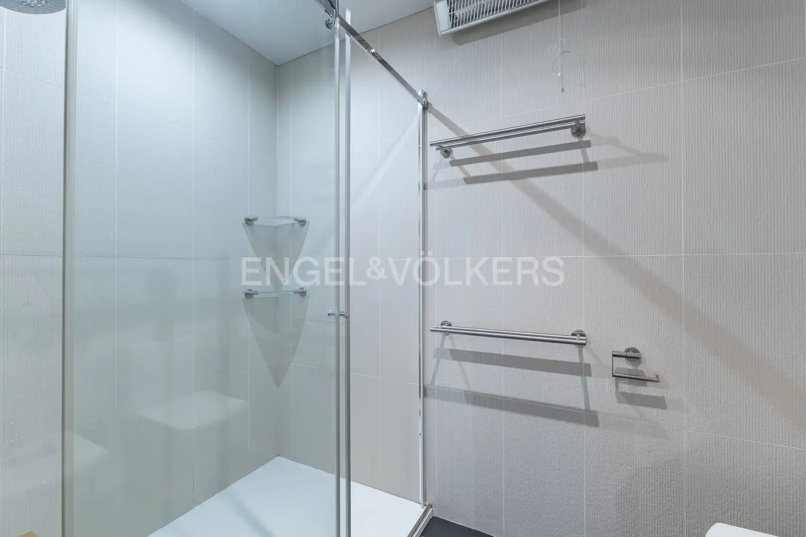 Bathroom of Duplexes for sale in Sitges  with Air Conditioner, Heating and Parquet flooring