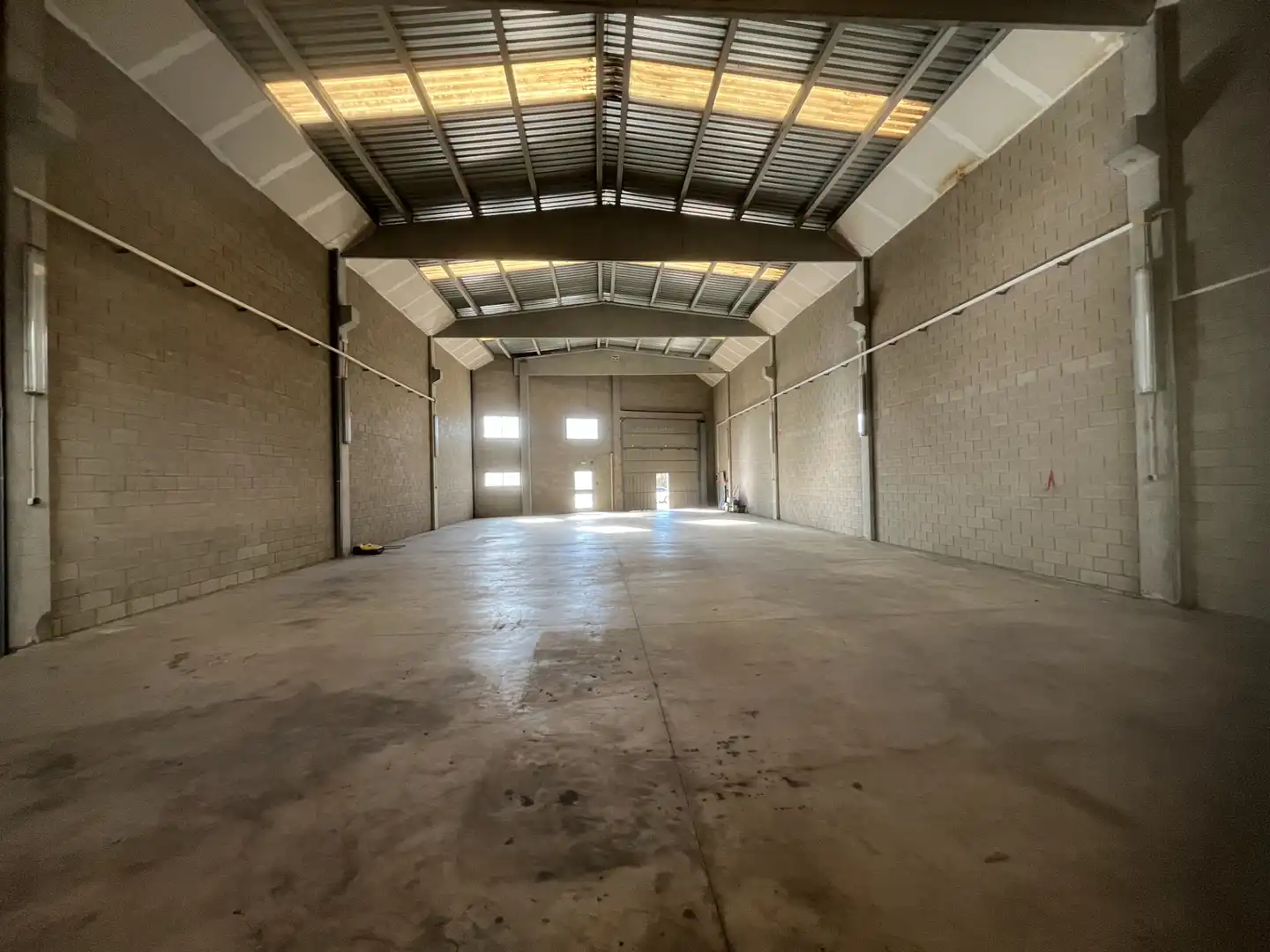Nau industrial de lloguer en Cornellà del Terri
