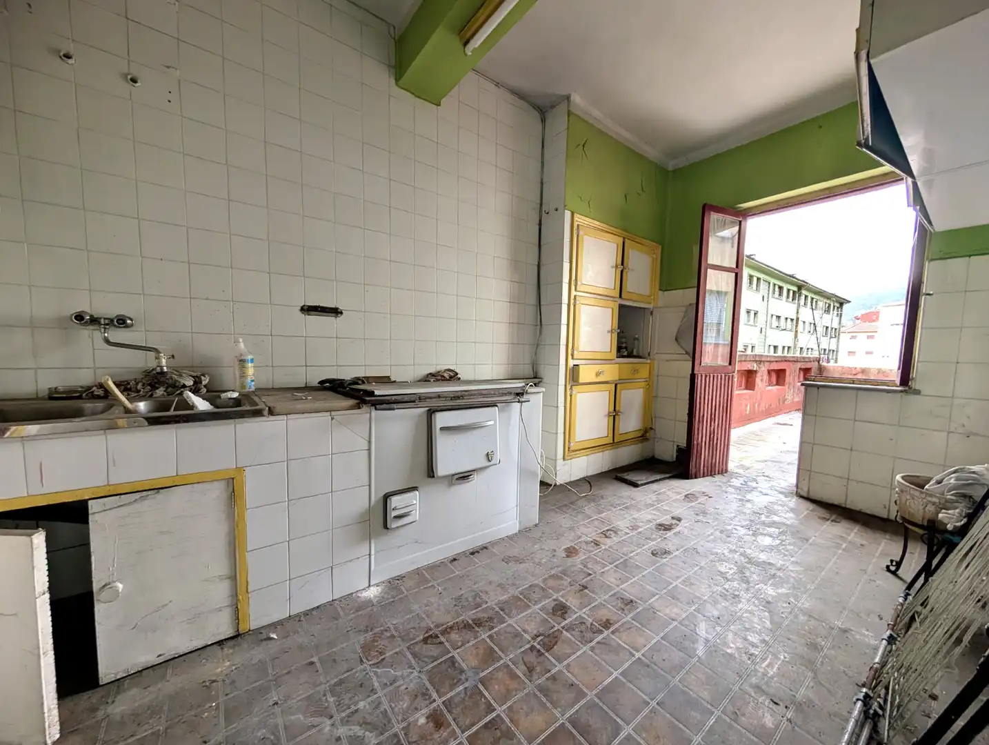 Kitchen of Flat for sale in San Martín del Rey Aurelio  with Heating, Terrace and Storage room