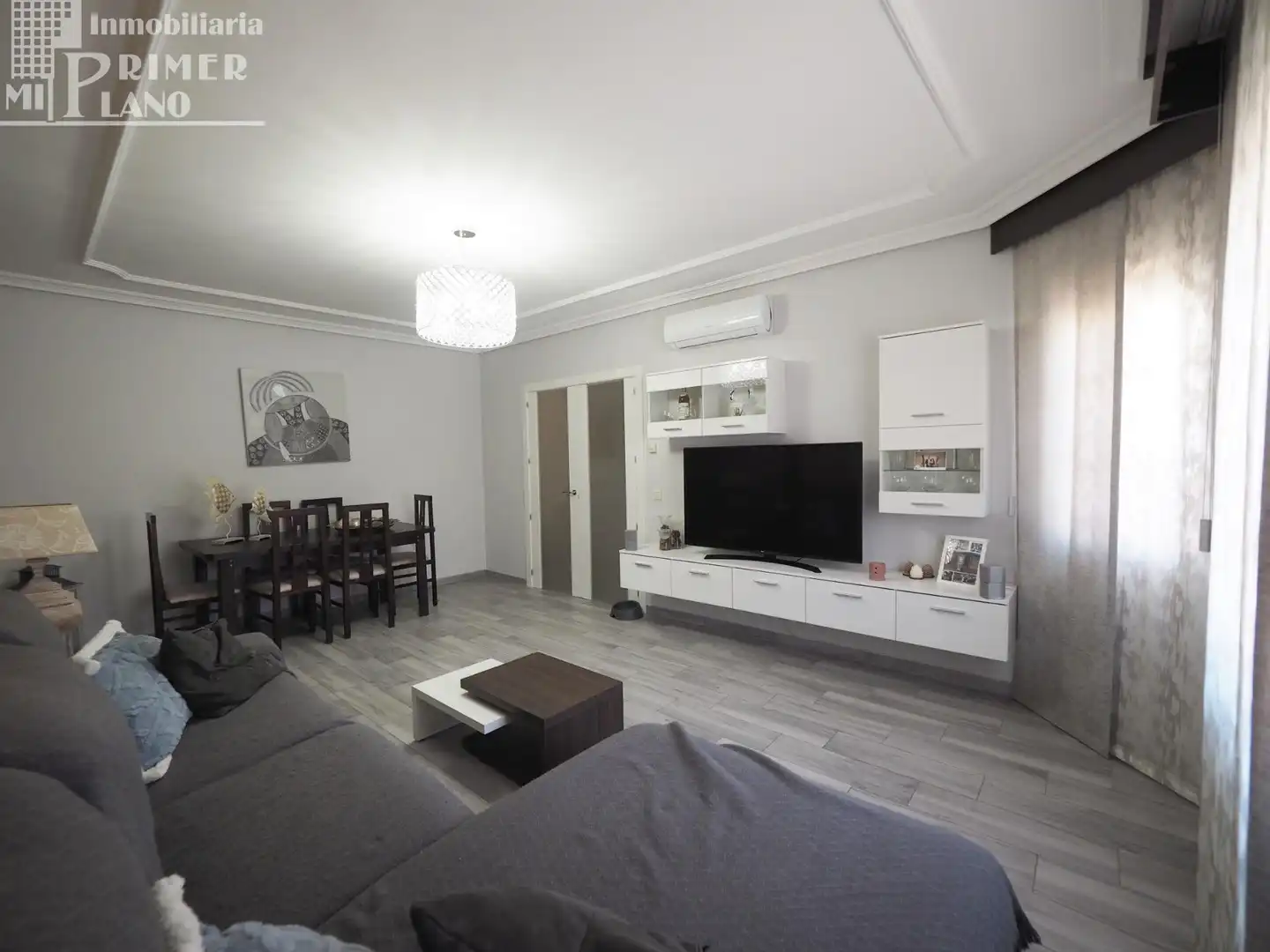 Sala de estar de Casa adosada en venta en Tomelloso con Aire acondicionado, Calefacción y Amueblado