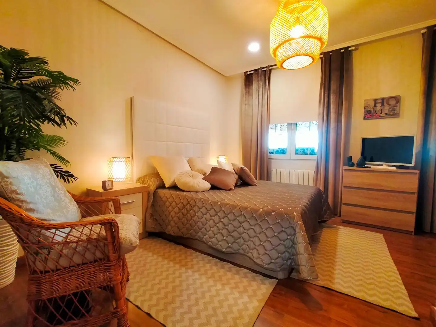 Schlafzimmer von Dachboden zum Verkauf in Pravia mit Heizung, Terrasse und Möbliert