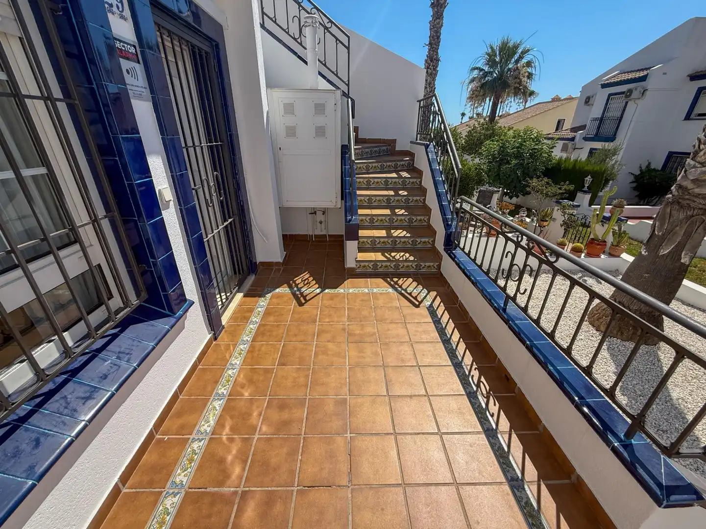 Terrassa de Casa adosada en venda en Orihuela amb Jardí privat, Terrassa i Moblat