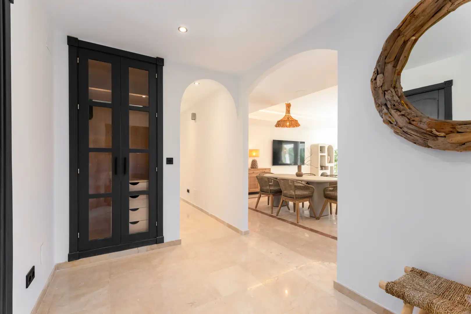 Erdgeschoss zum Verkauf in Sotogrande mit Klimaanlage, Privatgarten und Terrasse