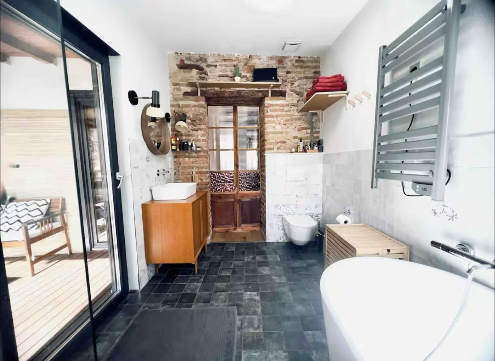 Bathroom of Apartment to share in  Valencia Capital  with Air Conditioner, Heating and Terrace