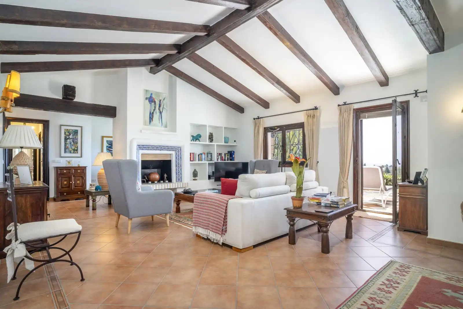 Sala de estar de Casa o chalet en venta en Benahavís con Aire acondicionado, Terraza y Piscina