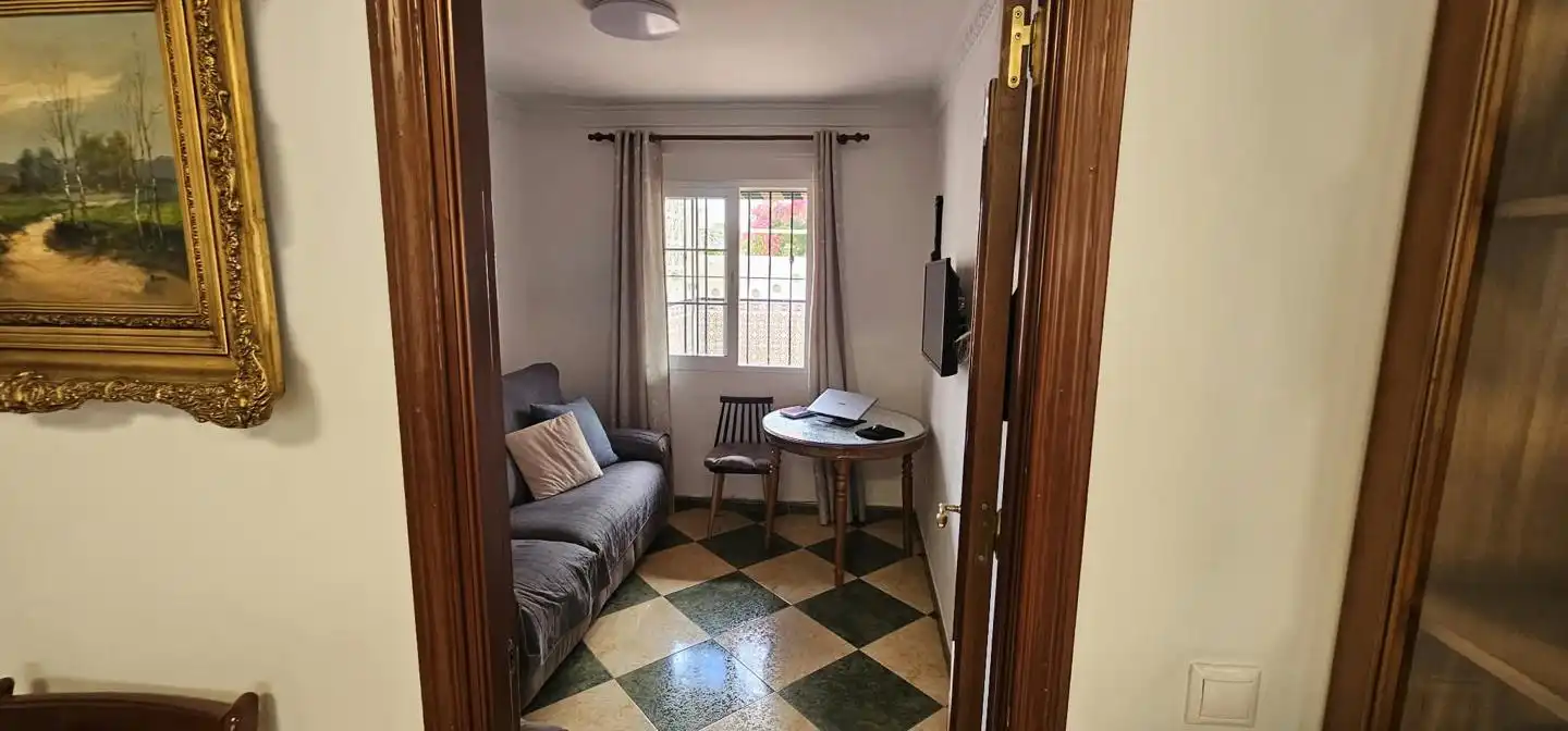 Sala d'estar de Casa adosada en venda en Málaga amb Aire condicionat i Terrassa