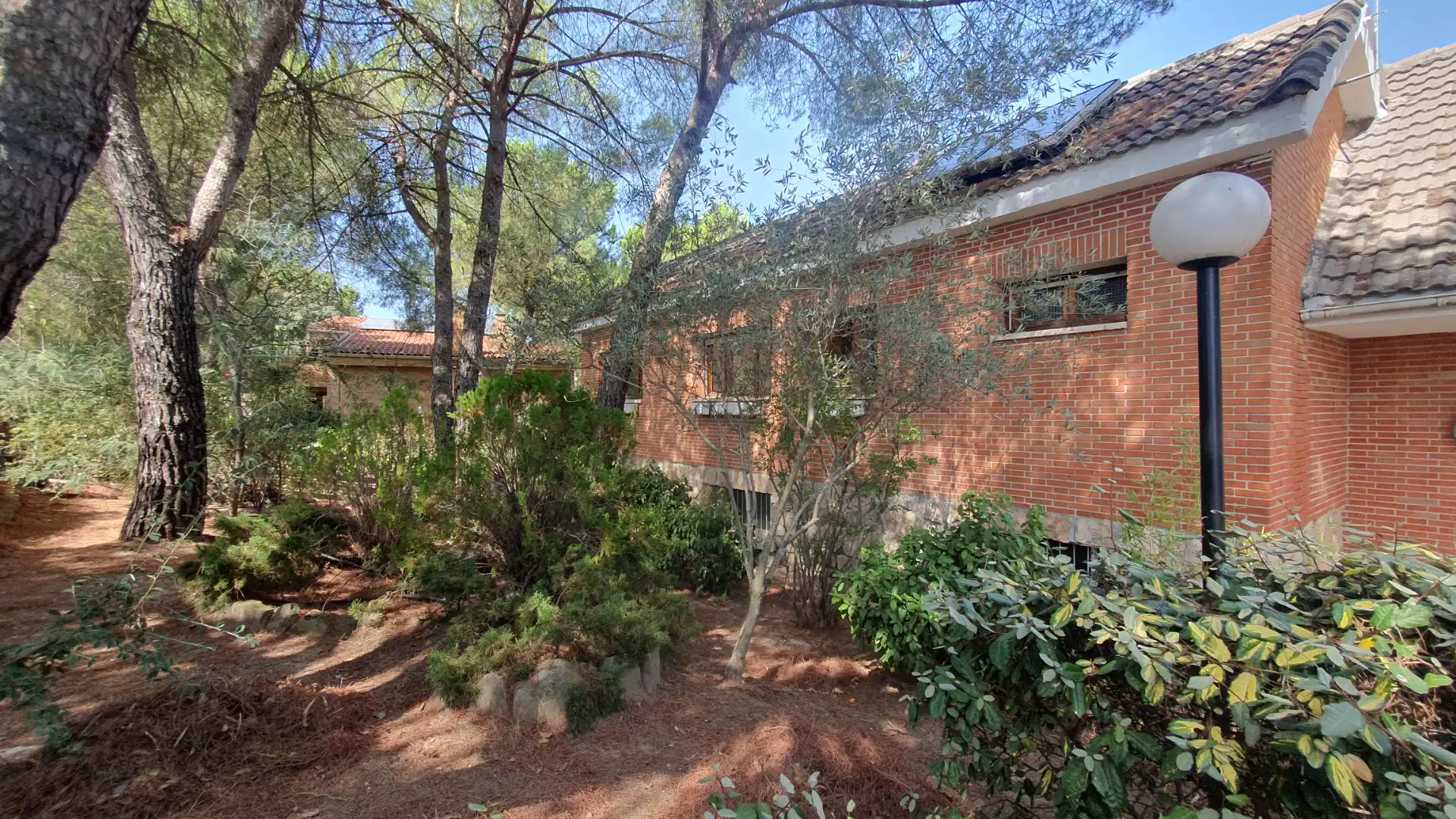 Vista exterior de Casa o xalet de lloguer en Valdemorillo amb Calefacció, Jardí privat i Terrassa