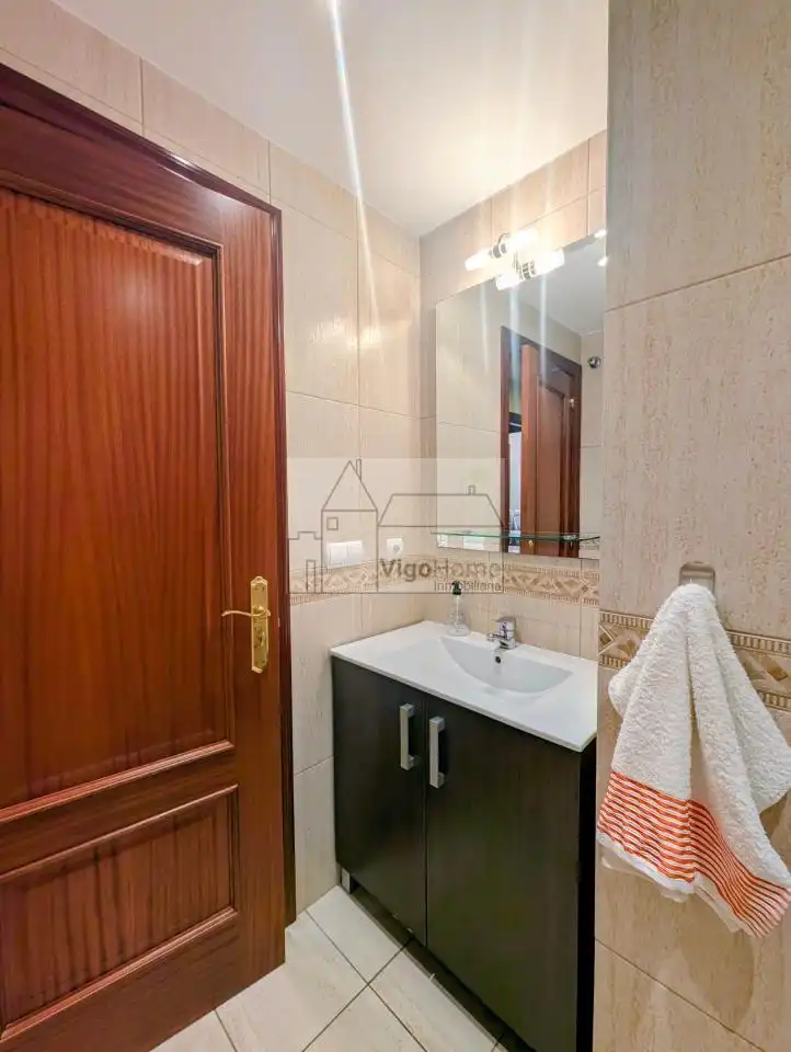 Bathroom of Flat for rent in Vigo   with Heating and Furnished