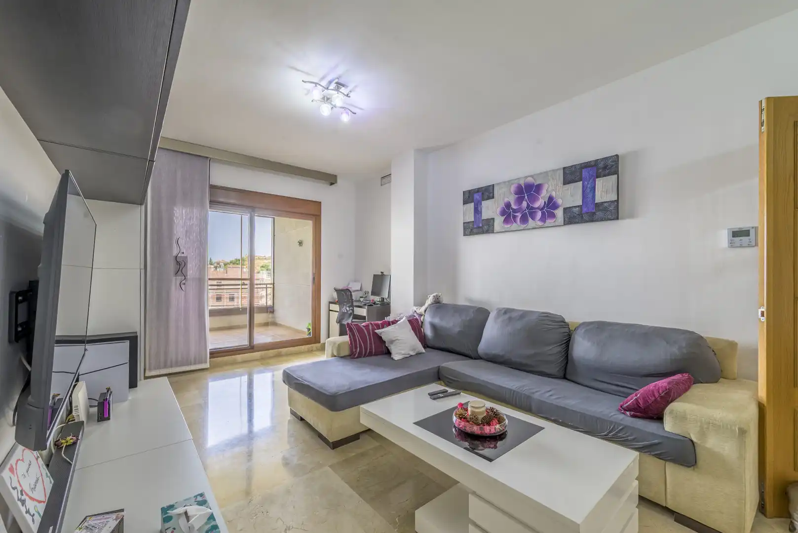 Sala d'estar de Apartament en venda en Mijas amb Aire condicionat, Terrassa i Piscina
