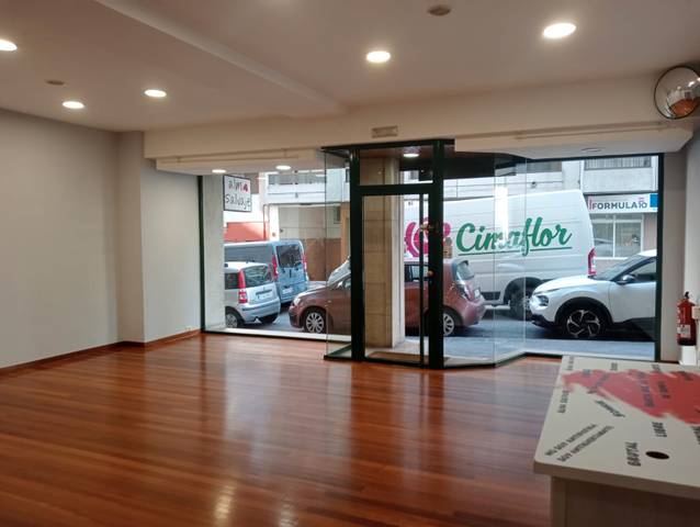 Local comercial en Alquiler en Rúa Pintor Laxeiro en Praza Independencia