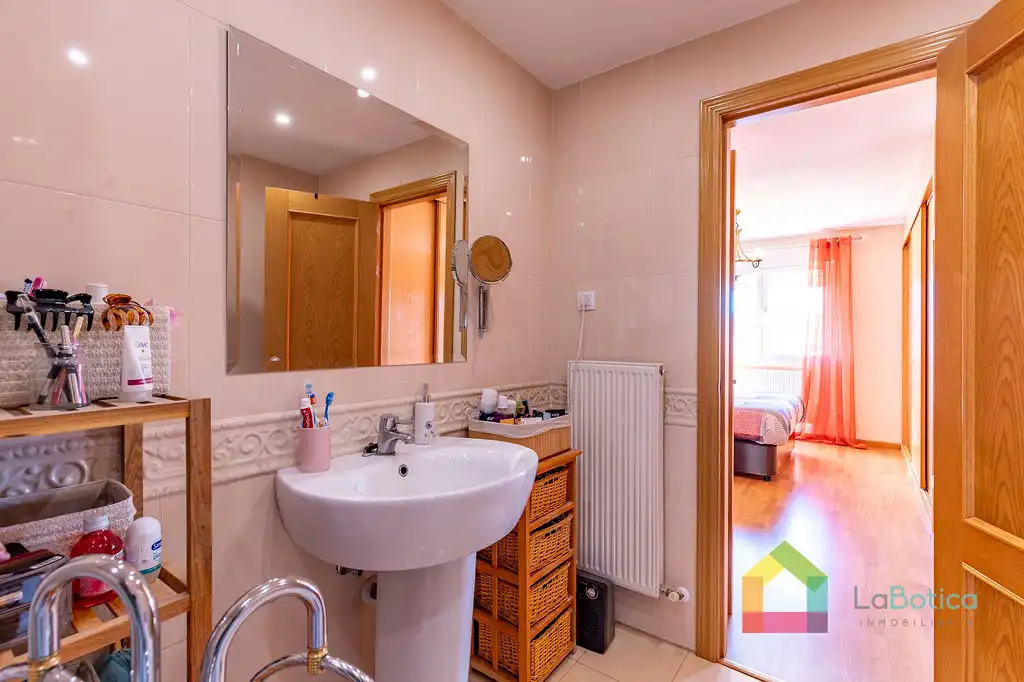 Bathroom of Detached homes for sale in Toledo  with Air Conditioner, Heating and Terrace