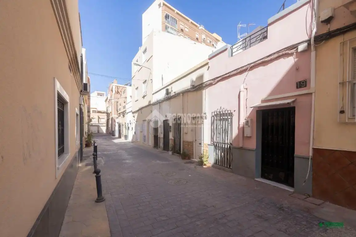 Vista exterior de Casa o xalet en venda en Almería