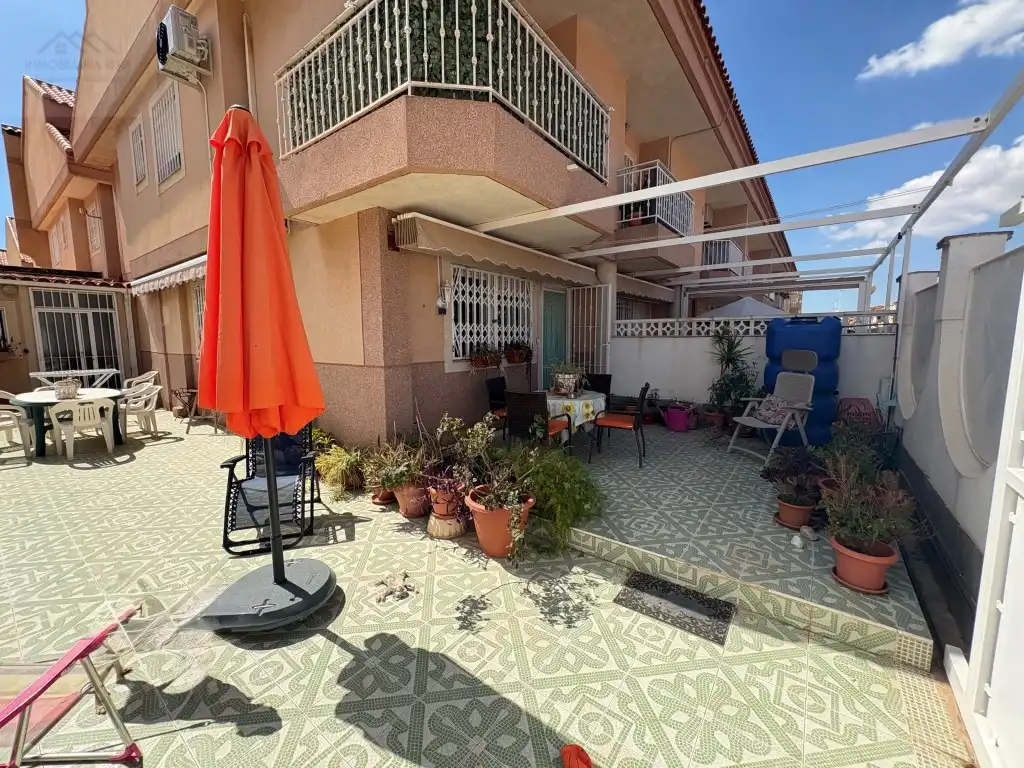 Semi-detached house with terrace for sale in Calle Sierra de las Moreras, imagen 2