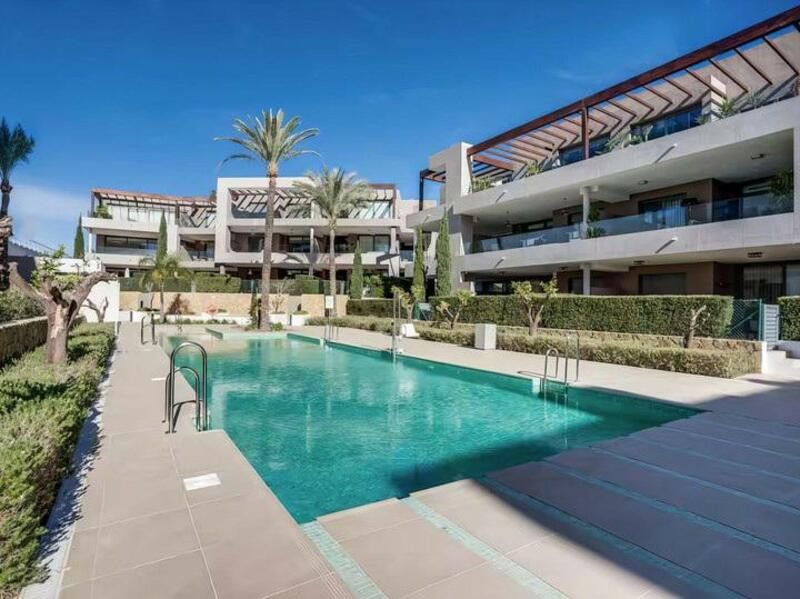 Swimming pool of Planta baja to rent in Estepona  with Air Conditioner, Heating and Terrace