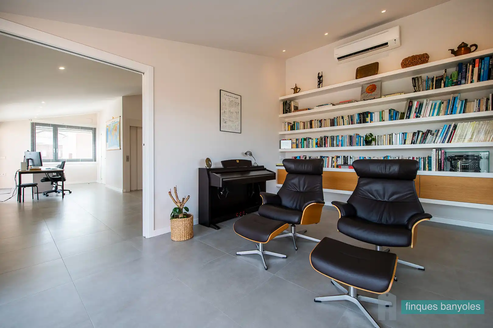 Living room of Houses for sale in Banyoles  with Air Conditioner, Heating and Terrace