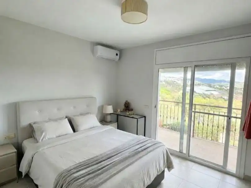 Casa con jardín en venta en sot de can puig 12, imagen 3