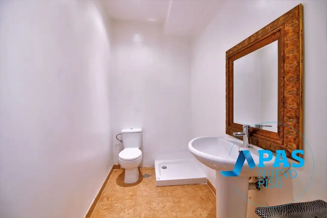 Badezimmer von Haus oder Chalet zum Verkauf in Santander mit Privatgarten, Parkett und Terrasse