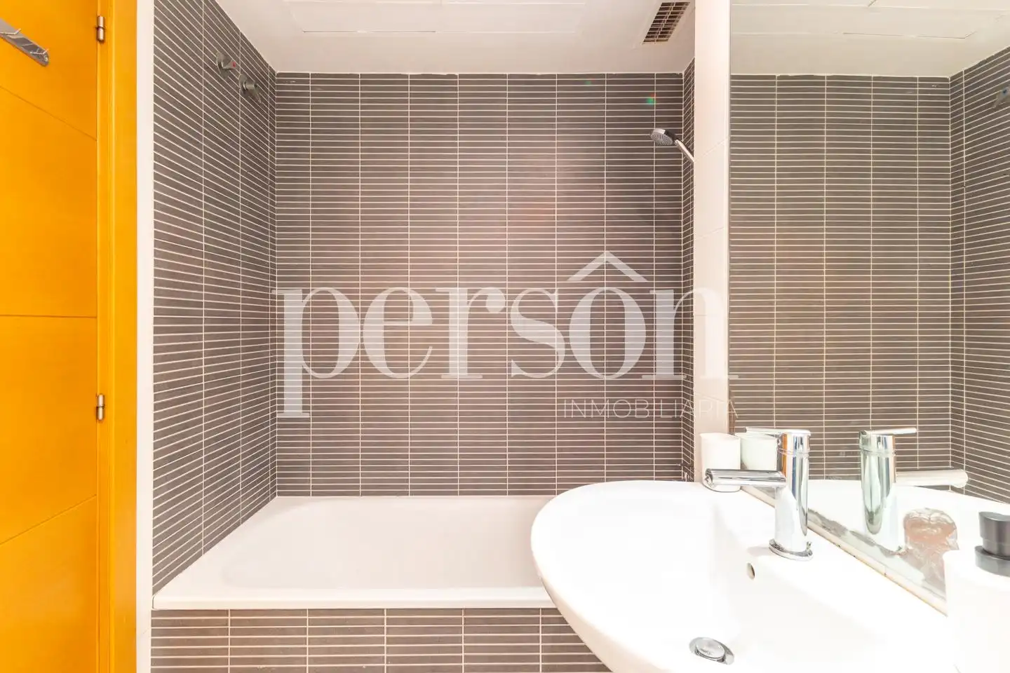 Baño de Ático de alquiler en Valencia con Aire acondicionado, Terraza y Amueblado