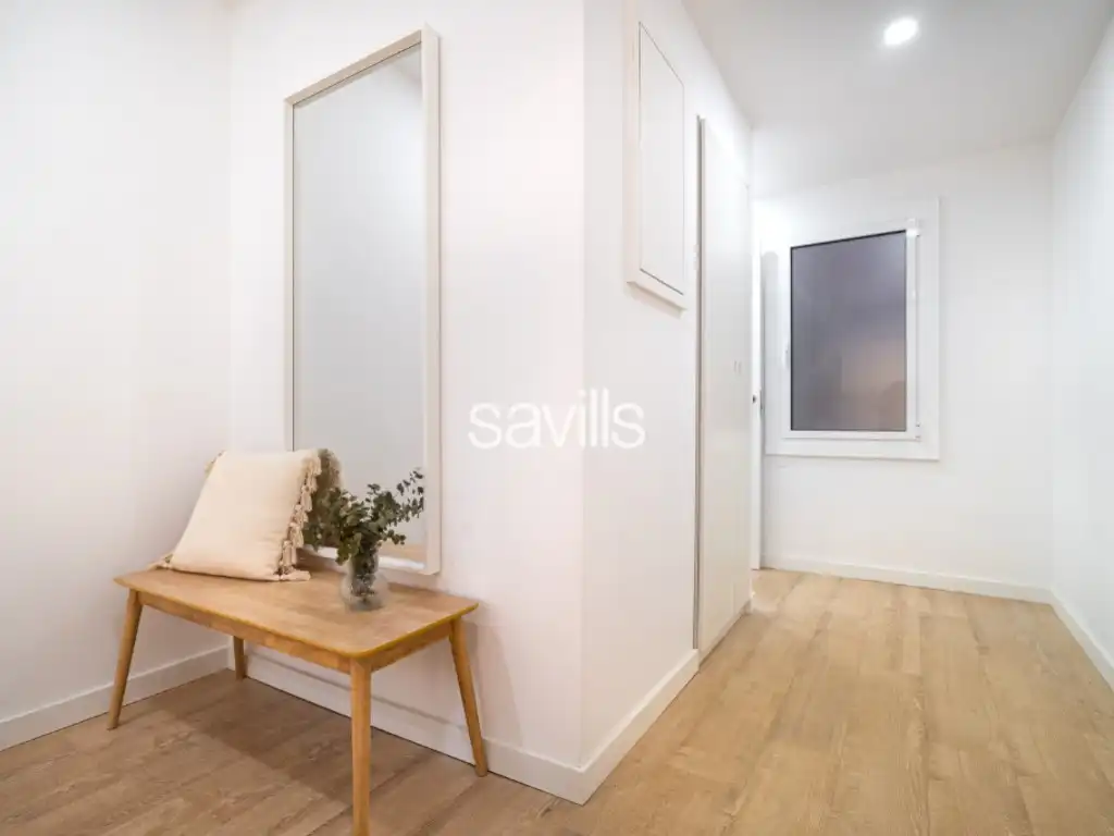 Bedroom of Apartments for sale in Barcelona