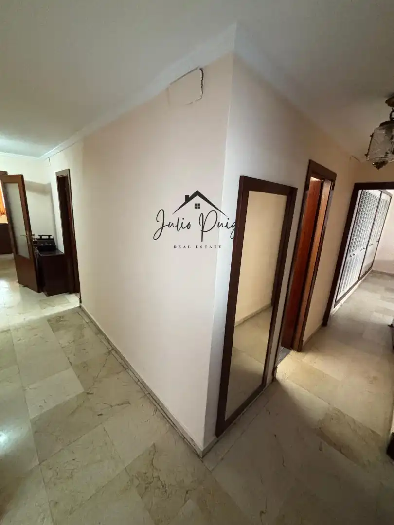 Flat for sale in Sevilla  with Air Conditioner, Terrace and Storage room