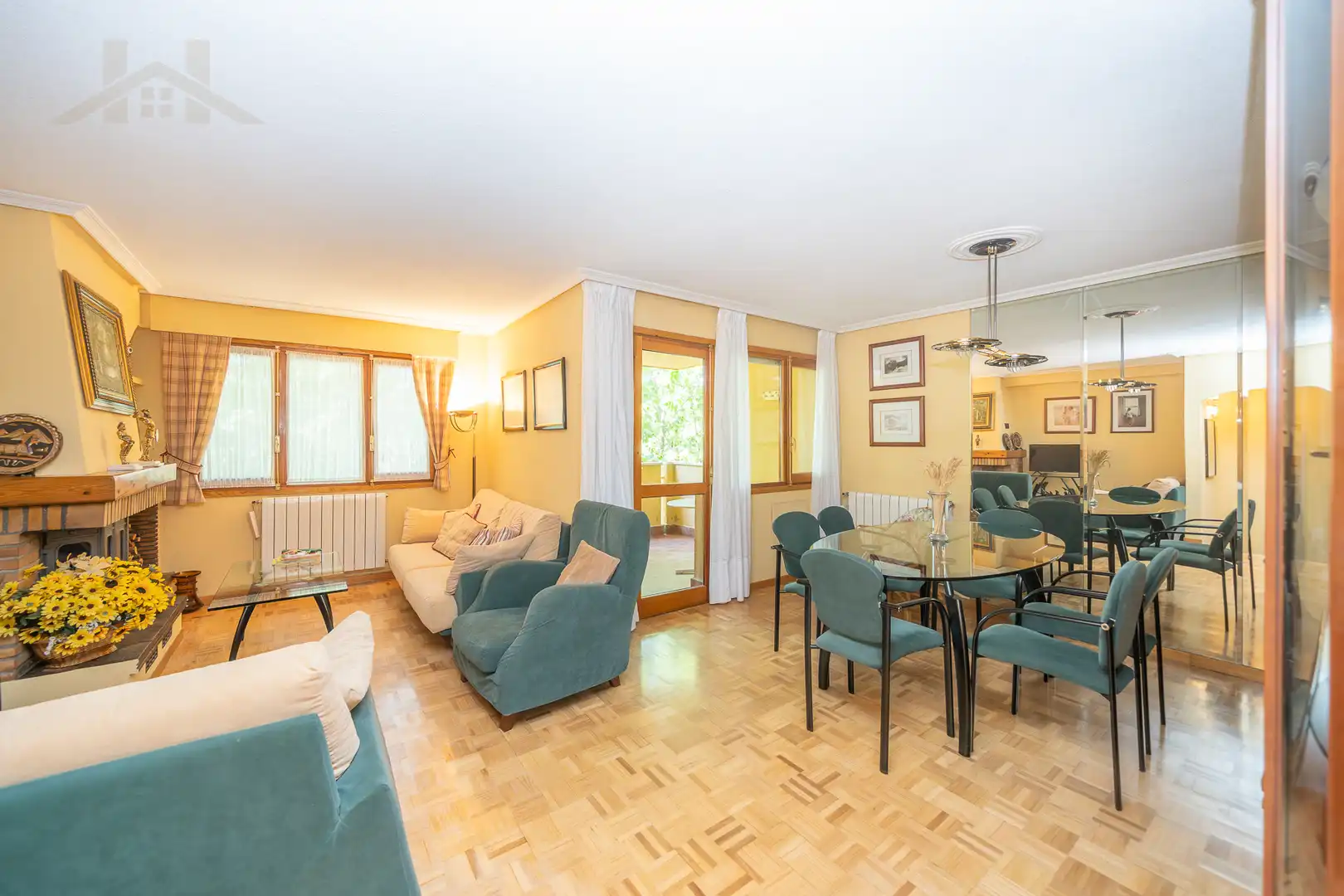 Living room of Detached homes for sale in El Escorial  with Heating, Parquet flooring and Terrace