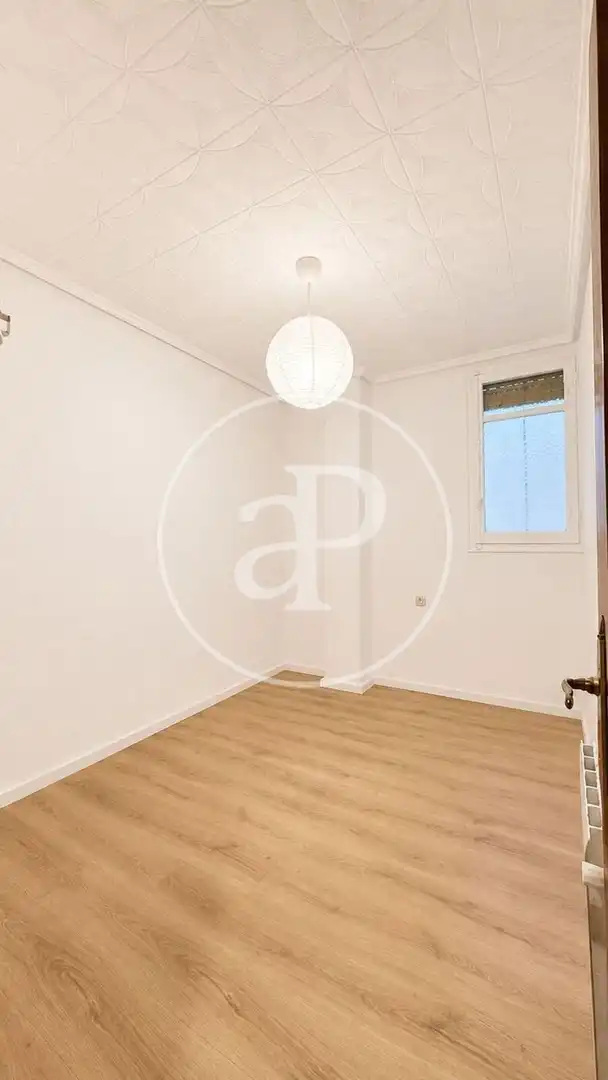 Bedroom of Flat for rent in Valencia  with Air Conditioner, Heating and Balcony