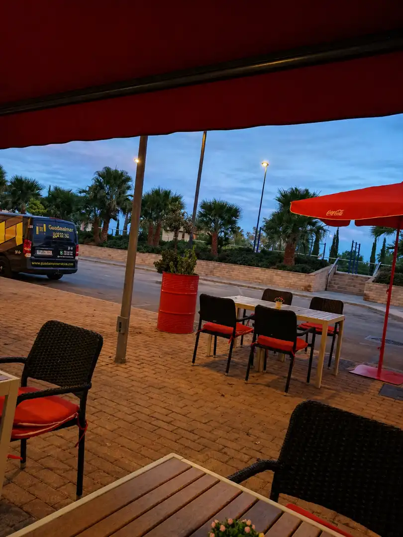 Business premises for transfer in Calle Medina Azahara, imagen 3