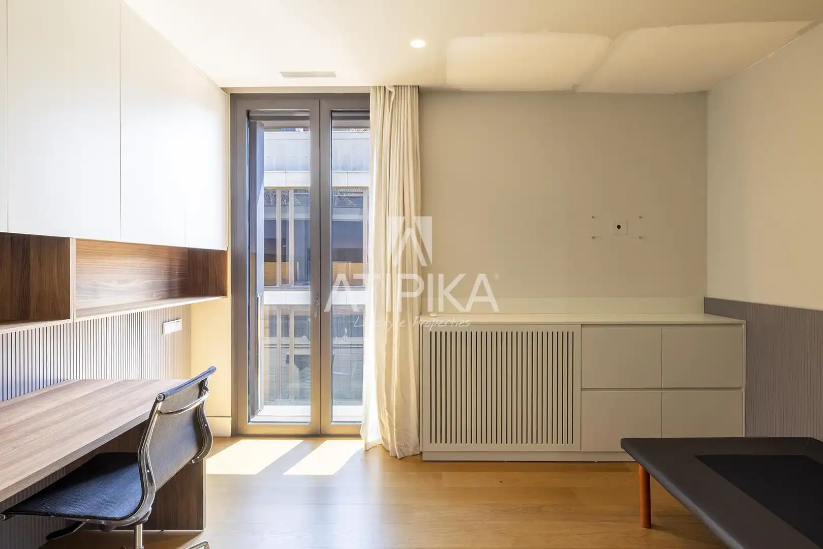 Schlafzimmer von Dachboden zur Miete in Barcelona mit Klimaanlage, Terrasse und Ofen