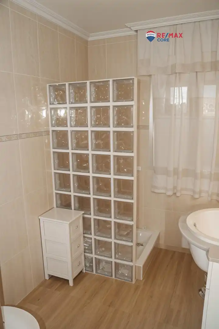 Baño de Casa o chalet en venta en Sierra de Fuentes con Calefacción, Jardín privado y Terraza