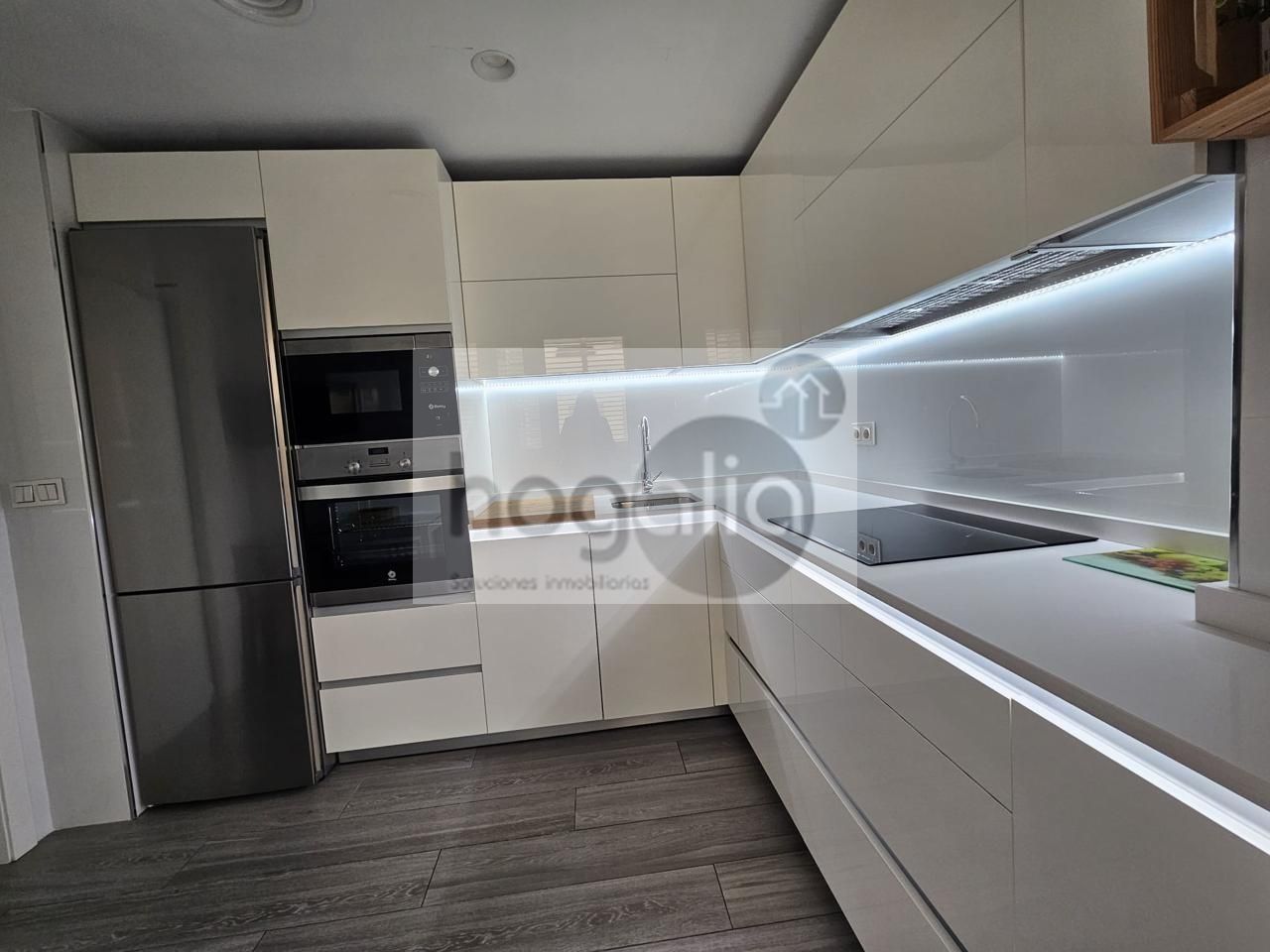 Kitchen of Flat to rent in  Sevilla Capital  with Air Conditioner, Furnished and Community pool