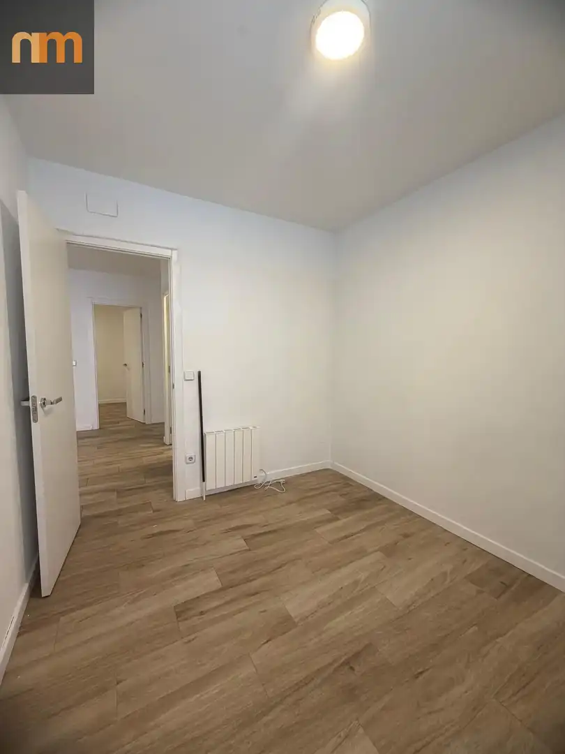 Habitación de Piso en venta en Madrid con Calefacción y Jardín privado