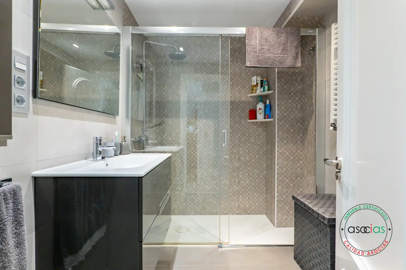 Baño de Piso en venta en Gijón  con Calefacción y Terraza